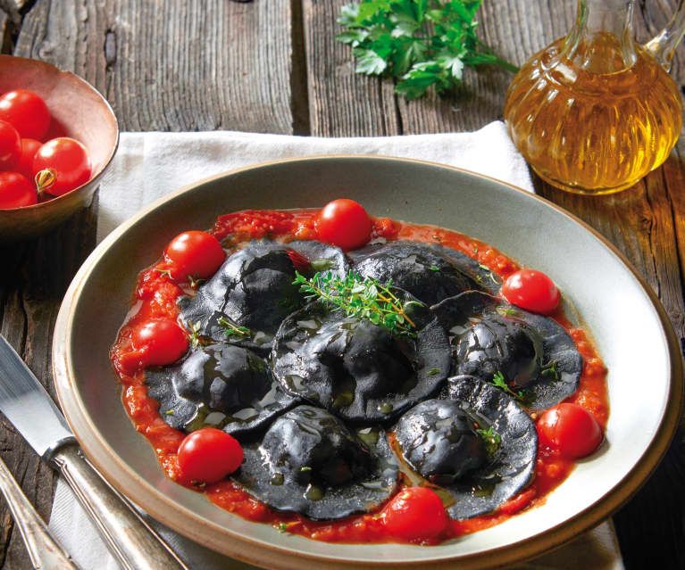 Czarne ravioli z rybnym farszem Czarne ravioli z rybnym farszem