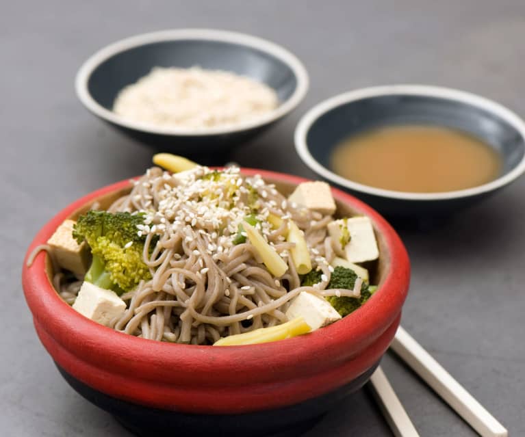 Makaron gryczany soba z warzywami i tofu Makaron gryczany soba z warzywami i tofu