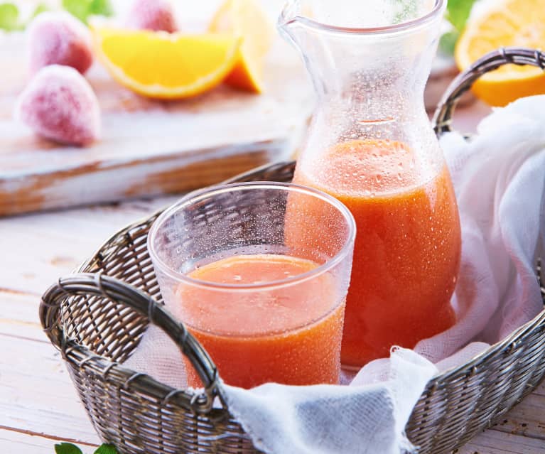 Sok z mango, pomarańczy i truskawek Sok z mango, pomarańczy i truskawek