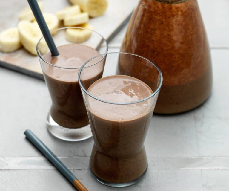 Smoothie bananowe z ziarnami kakaowca Smoothie bananowe z ziarnami kakaowca