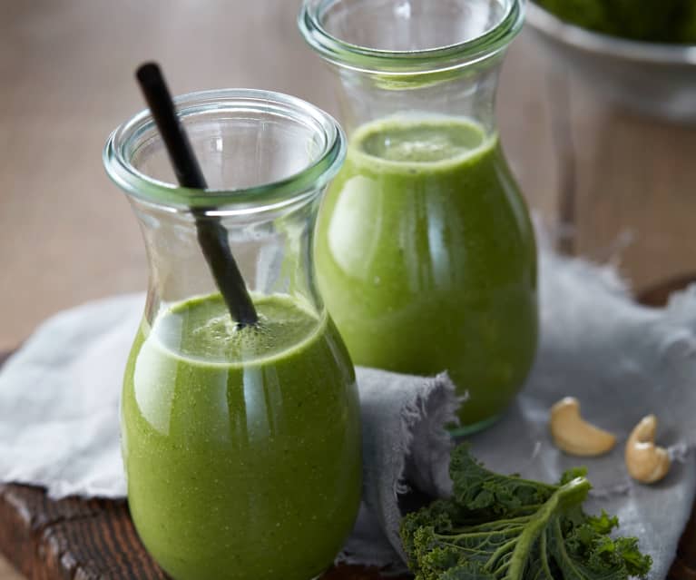 Smoothie z jarmużu, jabłek i winogron Smoothie z jarmużu, jabłek i winogron