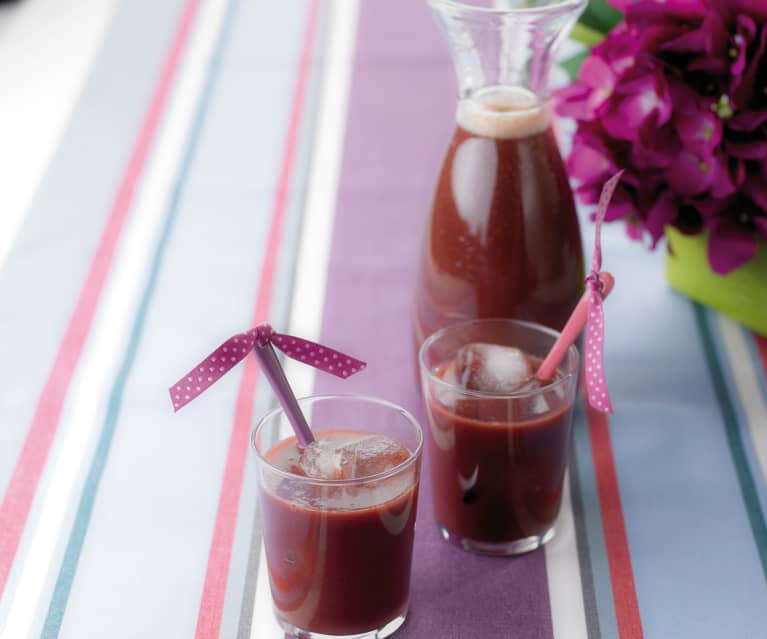 Smoothie z jagód acai, pomarańczy i jabłka Smoothie z jagód acai, pomarańczy i jabłka