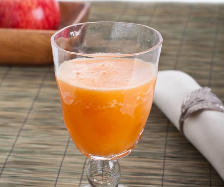 Smoothie z jabłek i marchewki z miodem i cytryną Smoothie z jabłek i marchewki z miodem i cytryną