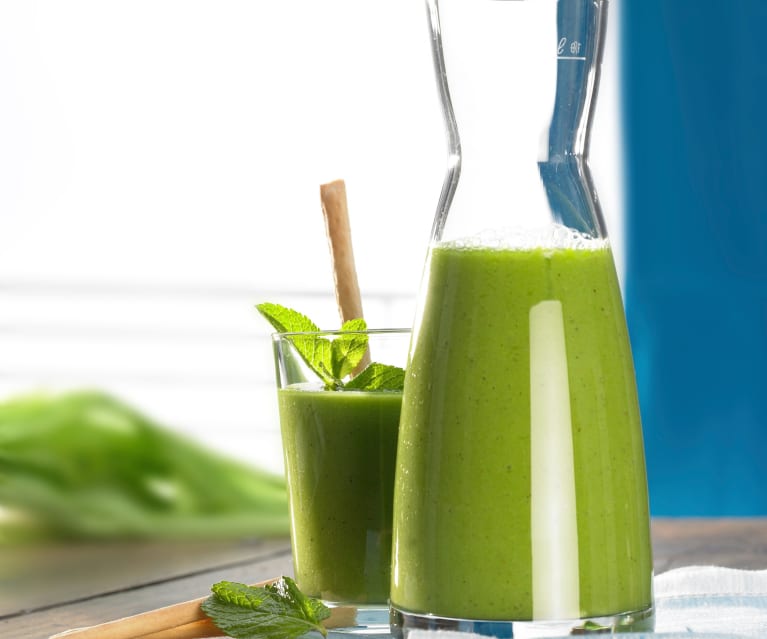 Zielone smoothie z sałatą, mango i bananami Zielone smoothie z sałatą, mango i bananami