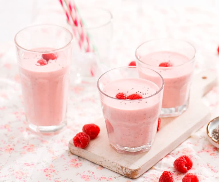 Smoothie truskawkowo-jogurtowe z nasionami chia Smoothie truskawkowo-jogurtowe z nasionami chia