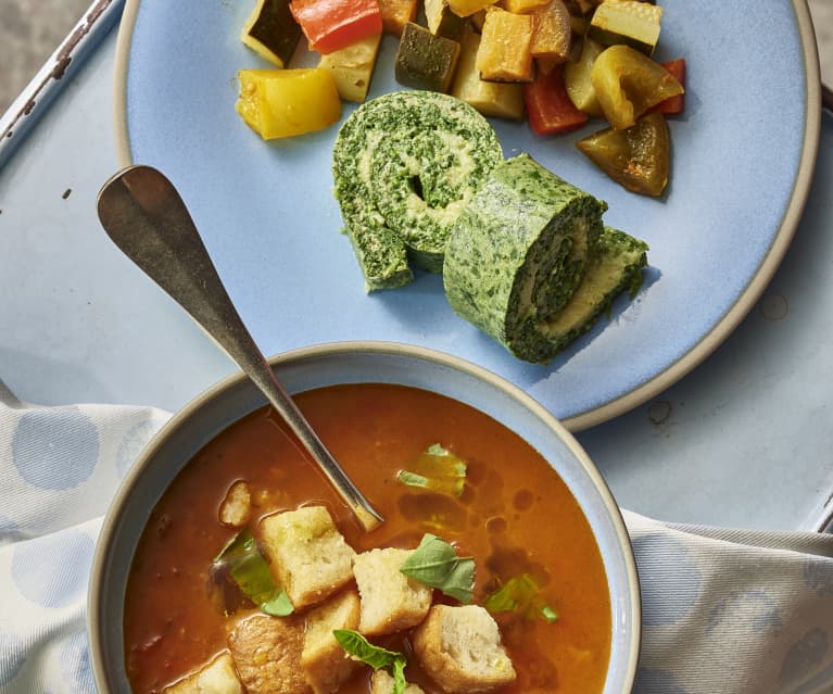 Zupa pomidorowa z chlebem, omlet ze szpinakiem i ratatouille na parze Zupa pomidorowa z chlebem, omlet ze szpinakiem i ratatouille na parze