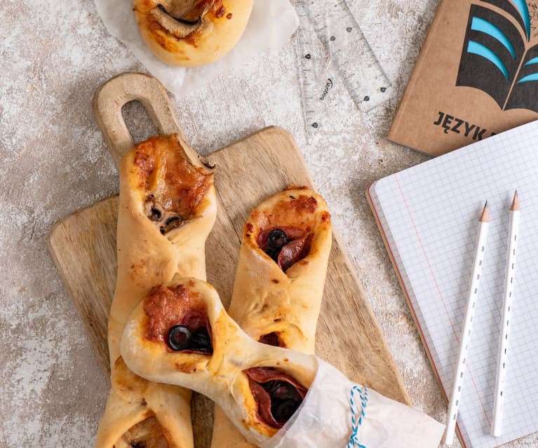Pizzowe łódeczki w dwóch wariantach Pizzowe łódeczki w dwóch wariantach