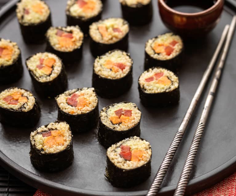 Sushi z komosy ryżowej i batatów Sushi z komosy ryżowej i batatów