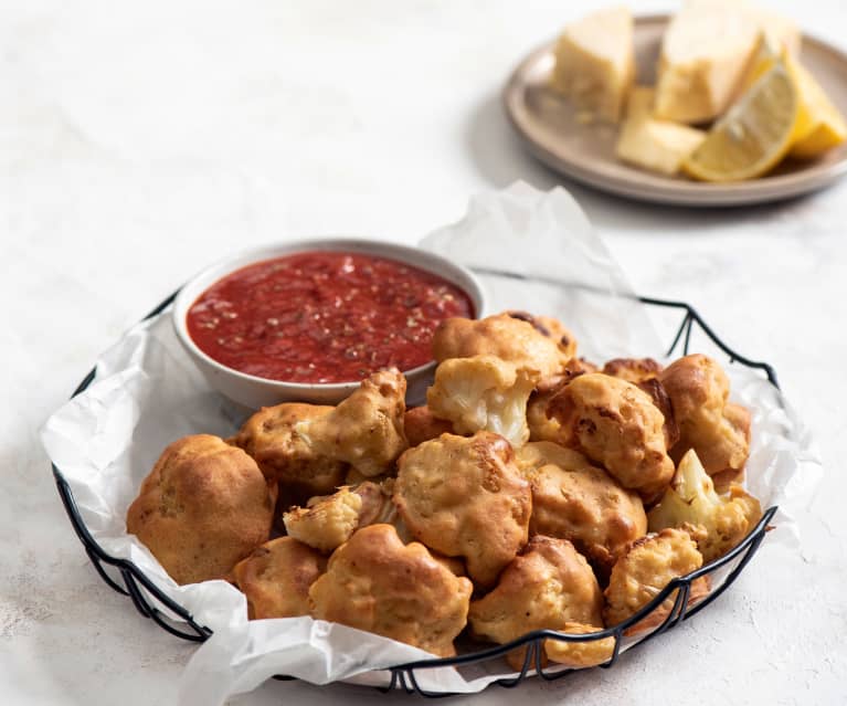 Nuggetsy z kalafiora w cieście z ciecierzycy Nuggetsy z kalafiora w cieście z ciecierzycy