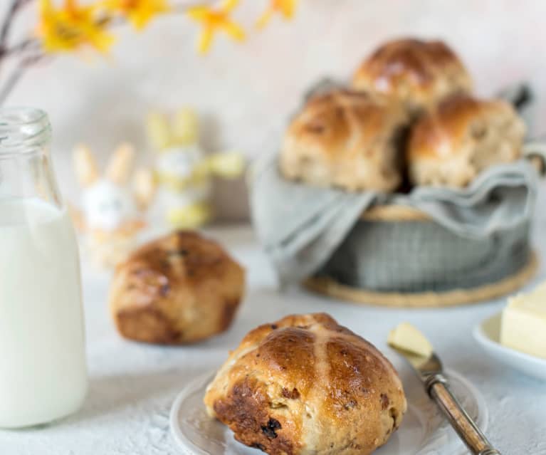 Bułeczki z krzyżykiem (Hot Cross Buns) Bułeczki z krzyżykiem (Hot Cross Buns)