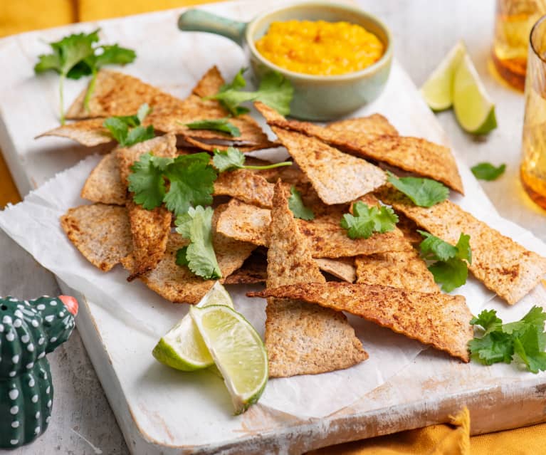 Nachos z tortilli i sos mango-chili Nachos z tortilli i sos mango-chili