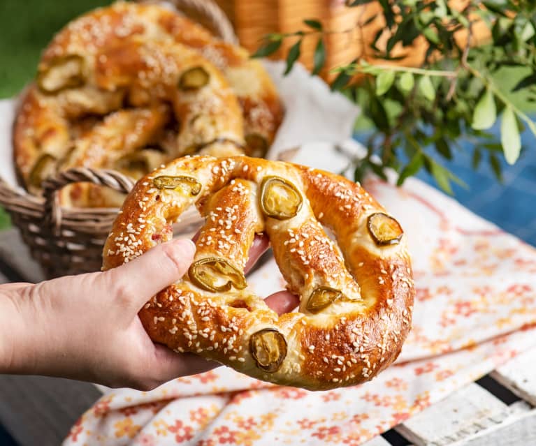Precle nadziewane serem, salami i jalapeño Precle nadziewane serem, salami i jalapeño