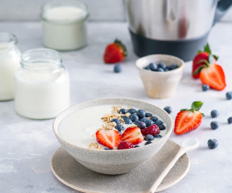 Jogurt naturalny w naczyniu miksującym Jogurt naturalny w naczyniu miksującym