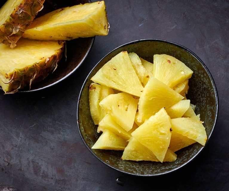 Gotowanie na parze ananasa (500-800 g) Gotowanie na parze ananasa (500-800 g)