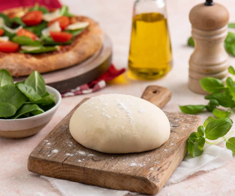 Ciasto na pizzę na odrobinie drożdży Ciasto na pizzę na odrobinie drożdży