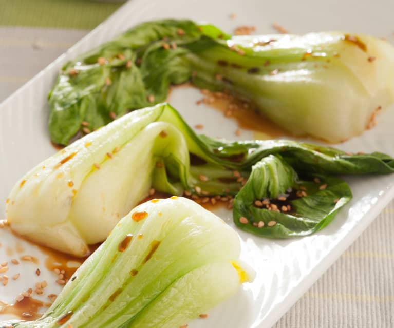 Pak choi na parze z sezamem i sosem sojowym Pak choi na parze z sezamem i sosem sojowym