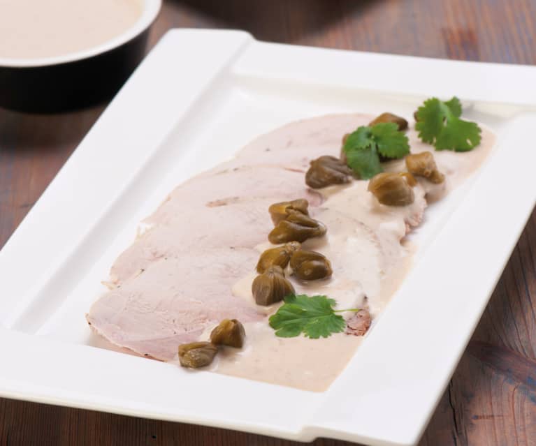 Vitello tonnato - mięso na zimno z sosem z tuńczyka Vitello tonnato - mięso na zimno z sosem z tuńczyka