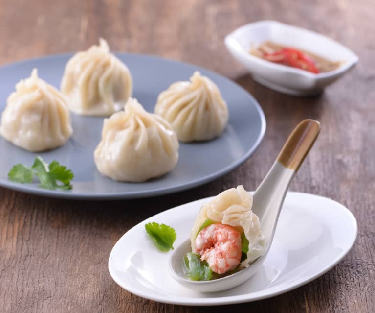 Pierożki na parze z wieprzowiną i krewetkami Pierożki na parze z wieprzowiną i krewetkami
