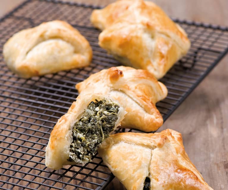 Sakiewki ze szpinakiem i serem feta Sakiewki ze szpinakiem i serem feta