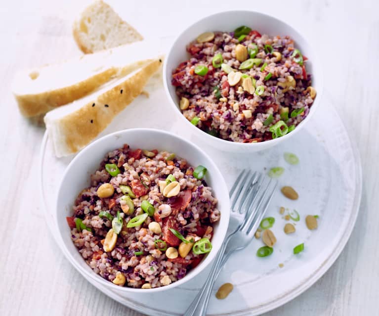 Tabbouleh z surowymi warzywami Tabbouleh z surowymi warzywami
