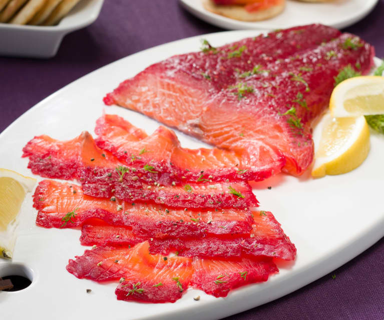 Łosoś marynowany w burakach (Gravlax) Łosoś marynowany w burakach (Gravlax)