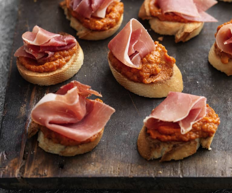 Tosty pomidorowe z szynką serrano Tosty pomidorowe z szynką serrano