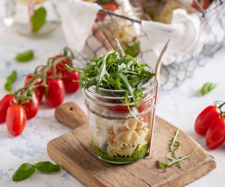 Sałatka z pesto w stylu włoskim Sałatka z pesto w stylu włoskim