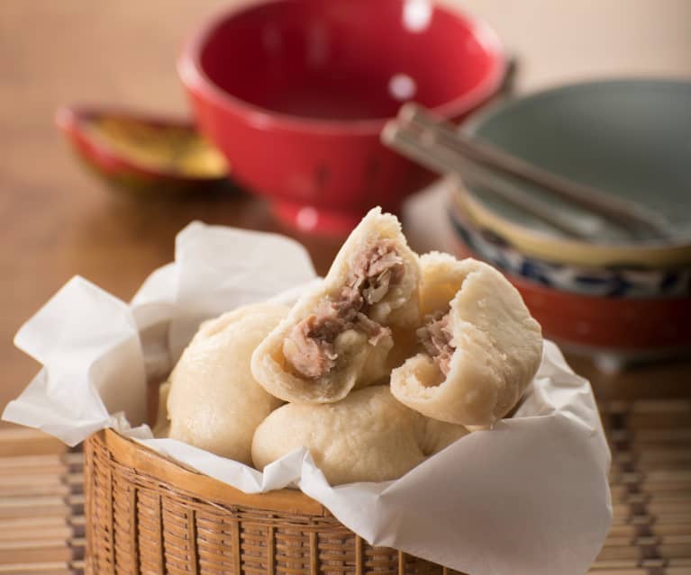 Chińskie bułeczki na parze z wieprzowiną (Baozi) Chińskie bułeczki na parze z wieprzowiną (Baozi)
