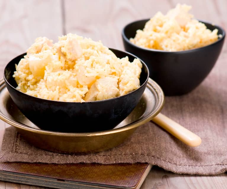 Sałatka curry z kurczakiem i ananasem Sałatka curry z kurczakiem i ananasem