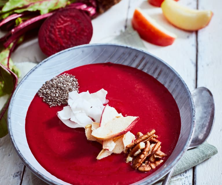 Smoothie bowl z botwiną i sokiem pomarańczowym Smoothie bowl z botwiną i sokiem pomarańczowym
