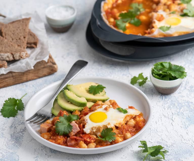 Shakshuka z ciecierzycą i boczkiem na Varomie Shakshuka z ciecierzycą i boczkiem na Varomie