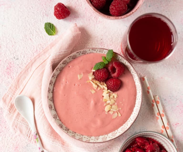 Smoothie bowl z owoców z kompotu Smoothie bowl z owoców z kompotu