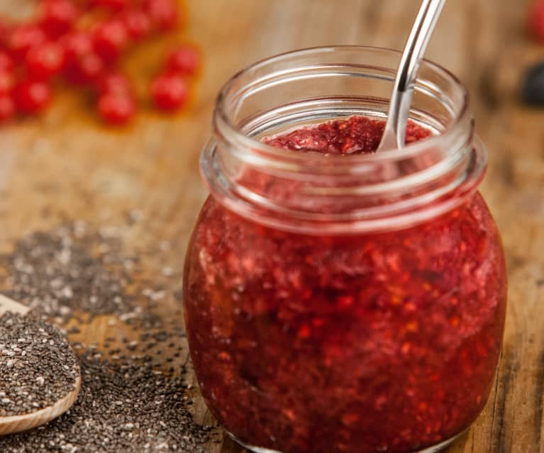 Surowy dżem z truskawek z nasionami chia (dieta raw) Surowy dżem z truskawek z nasionami chia (dieta raw)