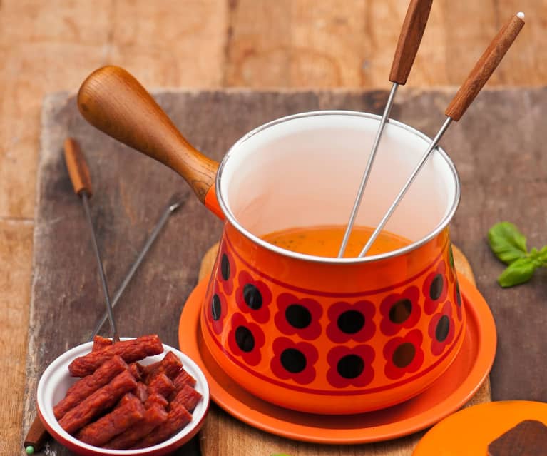 Fondue pomidorowo-serowe z kabanosami Fondue pomidorowo-serowe z kabanosami