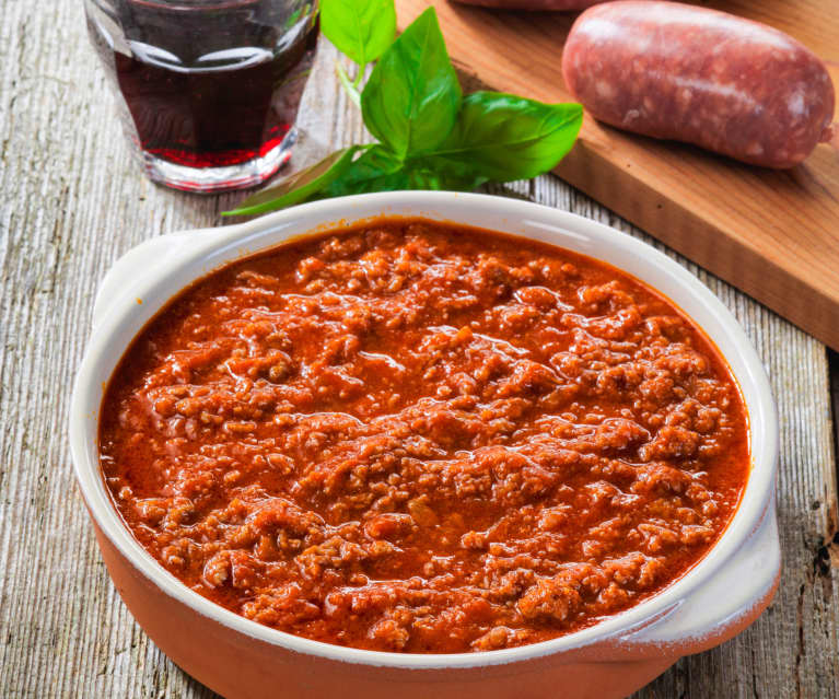 Sos pomidorowy z mięsem (ragù)  Sos pomidorowy z mięsem (ragù)