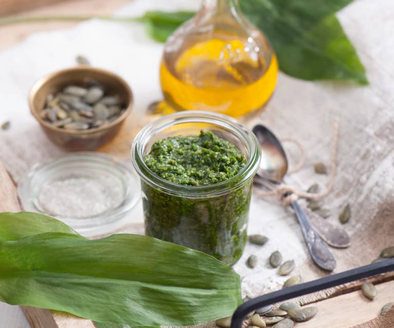 Pesto z czosnku niedźwiedziego Pesto z czosnku niedźwiedziego