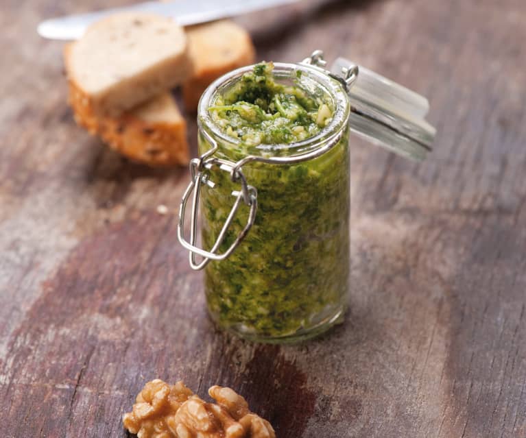 Pesto z orzechów włoskich i rukoli Pesto z orzechów włoskich i rukoli
