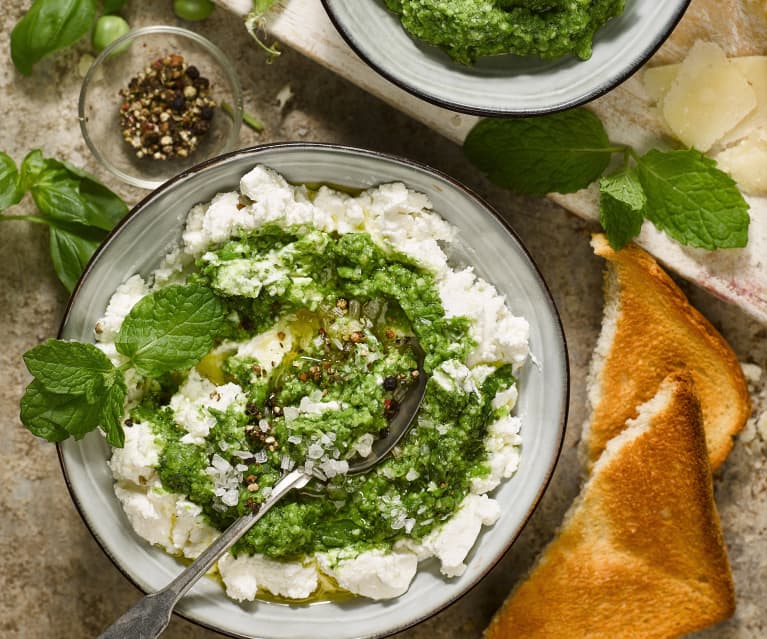 Pesto z zielonego groszku i mięty z ricottą Pesto z zielonego groszku i mięty z ricottą