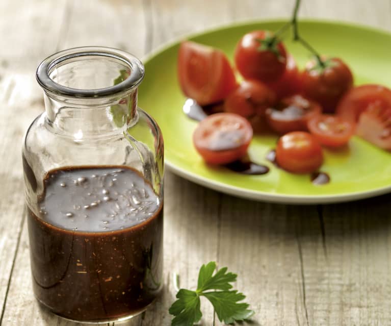 Sos z octu balsamicznego i musztardy Sos z octu balsamicznego i musztardy