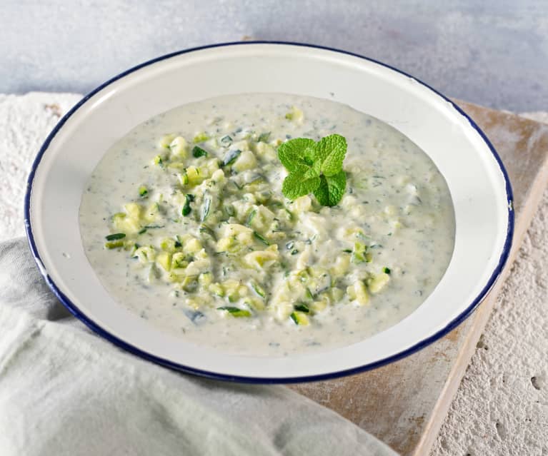 Sos z cukinią i miętą à la tzatziki  Sos z cukinią i miętą à la tzatziki