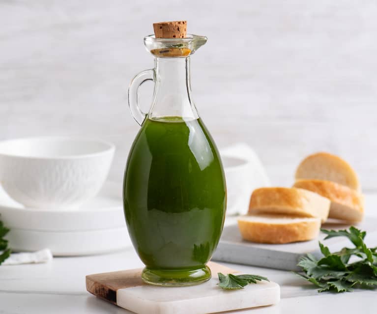 Olej aromatyzowany liśćmi selera Olej aromatyzowany liśćmi selera