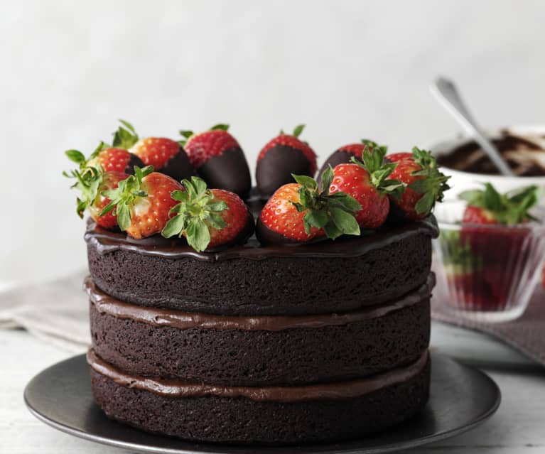 Tort czekoladowy z truskawkami Tort czekoladowy z truskawkami