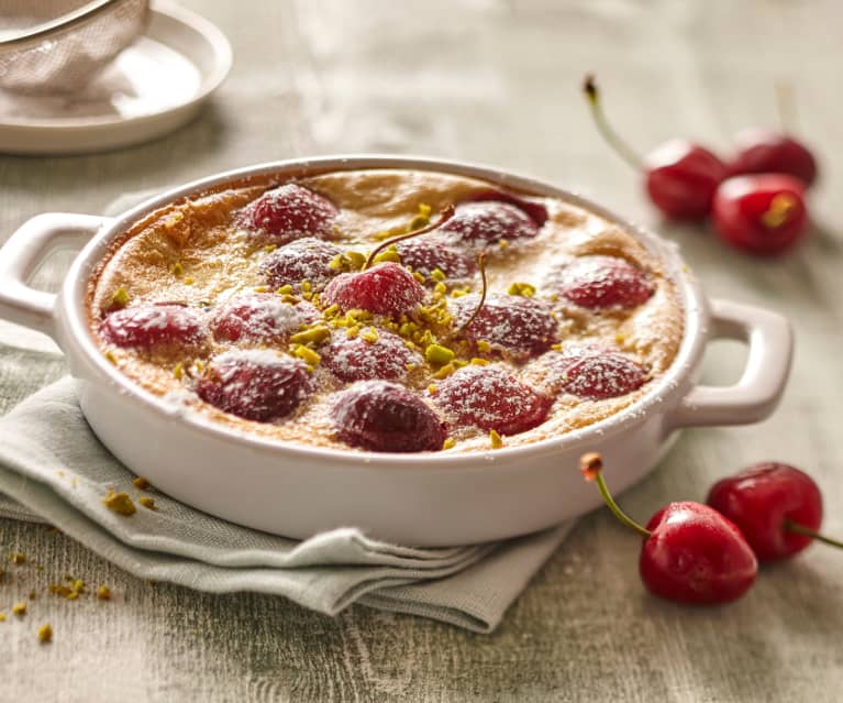 Clafoutis z wiśniami na mleku migdałowym Clafoutis z wiśniami na mleku migdałowym