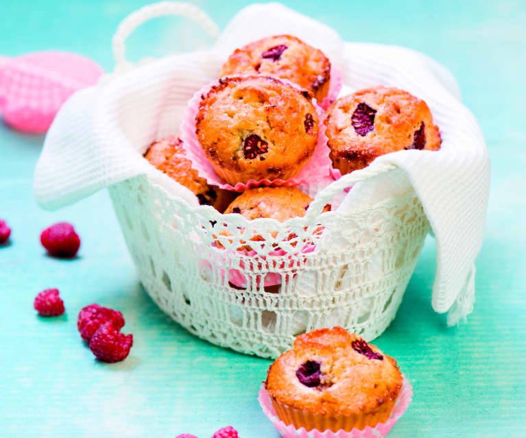 Muffinki z malinami i białą czekoladą Muffinki z malinami i białą czekoladą