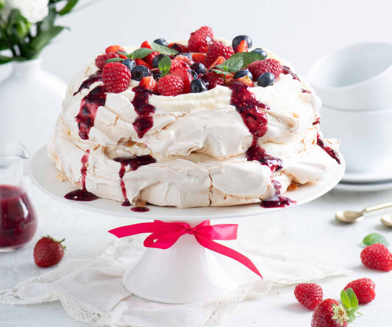 Tort bezowy z owocami Tort bezowy z owocami