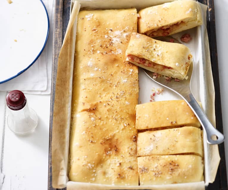 Focaccia z kiełbasą Focaccia z kiełbasą