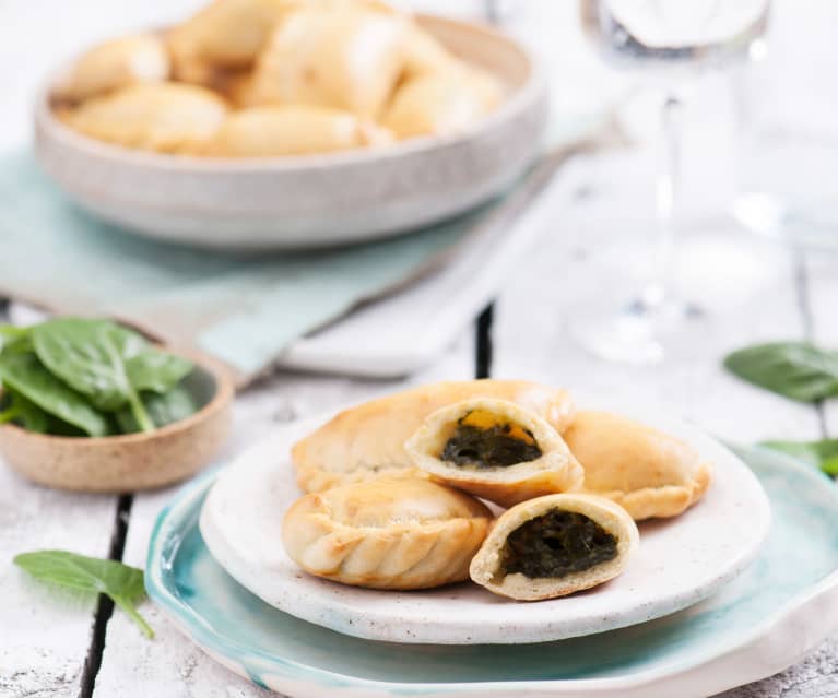 Pieczone pierogi ze szpinakiem Pieczone pierogi ze szpinakiem