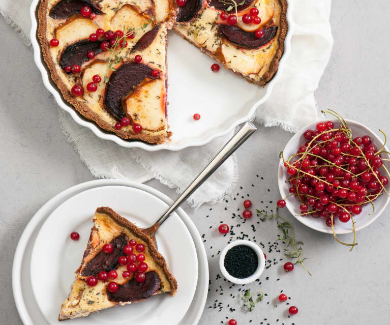 Quiche z burakami i oscypkiem na razowym spodzie z czarnuszką Quiche z burakami i oscypkiem na razowym spodzie z czarnuszką