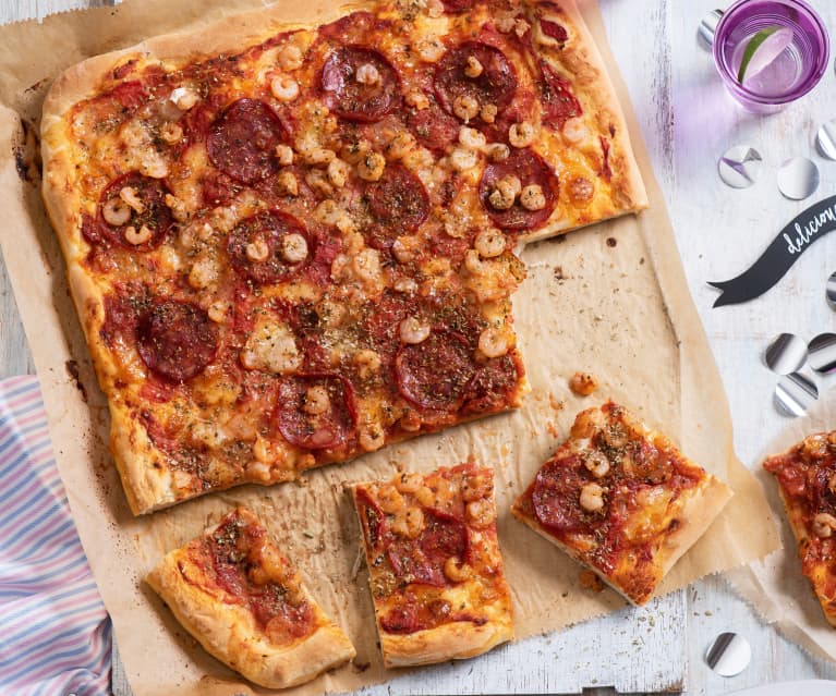 Pizza z krewetkami i chorizo Pizza z krewetkami i chorizo