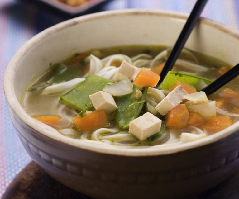 Azjatycka zupa warzywna z tofu Azjatycka zupa warzywna z tofu